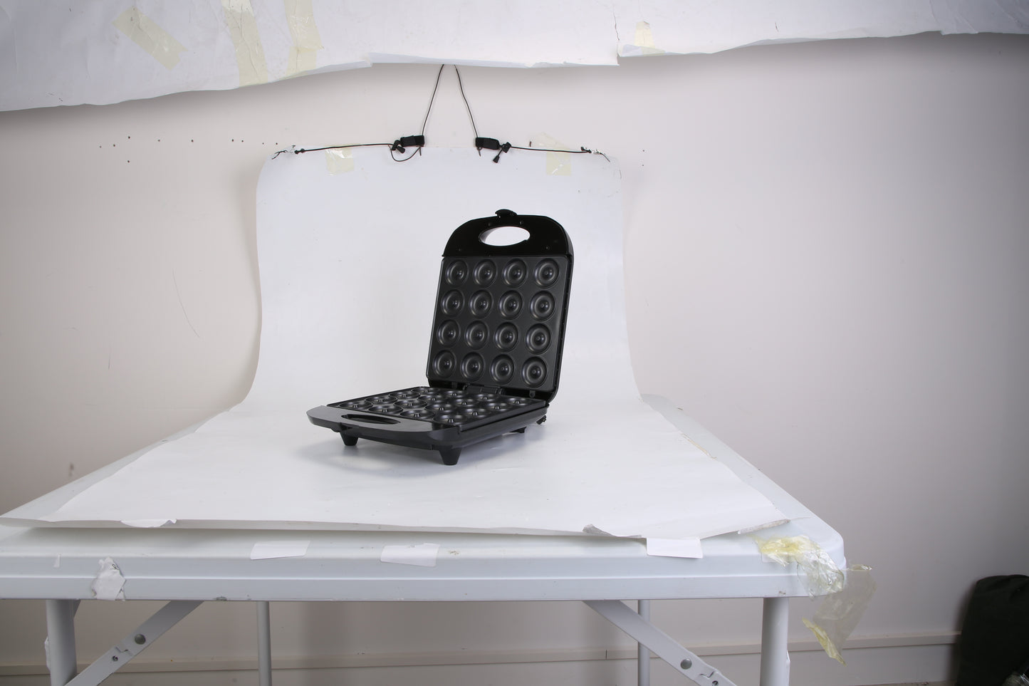 1Pc Mini Donut Maker Machine For Kids Snack Breakfast Desserts With 16 Doughnuts Holes Non Stick Coating Double-Side Heating Plates Overheating Protection