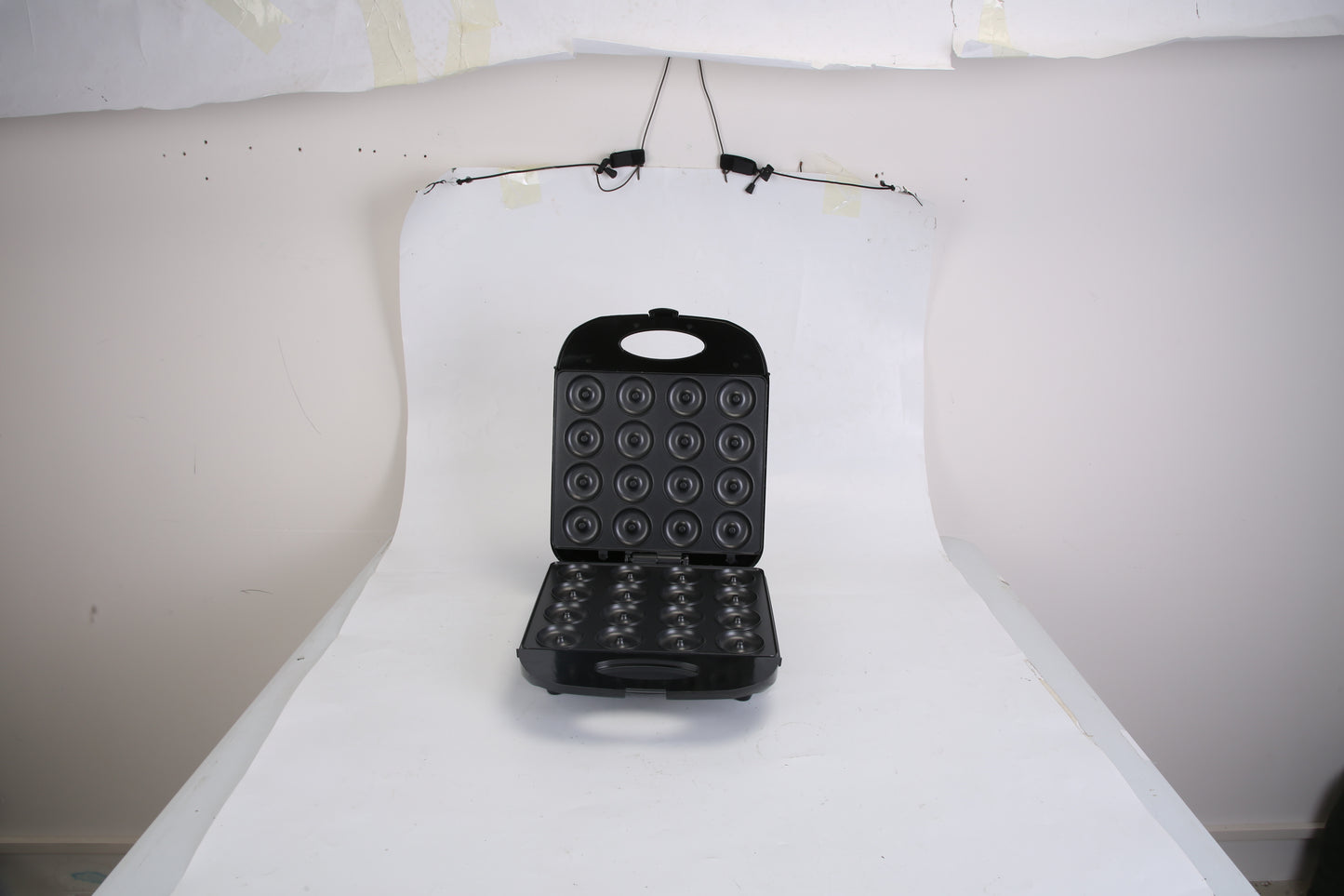 1Pc Mini Donut Maker Machine For Kids Snack Breakfast Desserts With 16 Doughnuts Holes Non Stick Coating Double-Side Heating Plates Overheating Protection